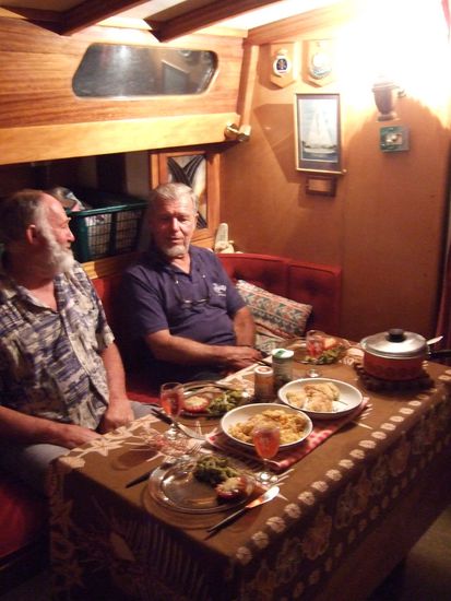 Abschiedsessen an Bord.
Roger ist begeisterter Hobbykoch und wir haben jeden Tag wirklich sehr gut an Bord gegessen!