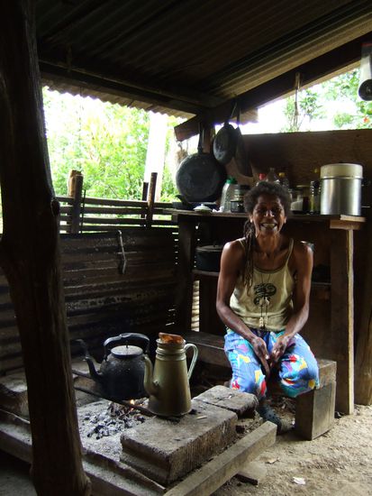 Franks Mutter an der Kochstelle.
Sie bauen sogar ihren eigenen Kaffee an, den wir uns haben schmecken lassen.
Die Leute sind wirklich sehr gastfreundlich und symphatisch!