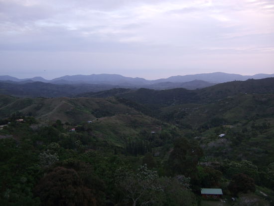 Bei Gaston konnte ich sogar in der Huette uebernachten.
Sie steht hoch oben mitten auf einem Berg.
Die Aussicht ist absolut gigantisch!