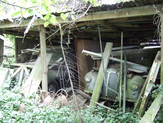 Zwei Daimler aus den 1950er Jahren.