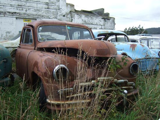 Ein Vanguard Standard schreit um eine Lackpolitur!
Hilft der Morris Minor von nebenan?