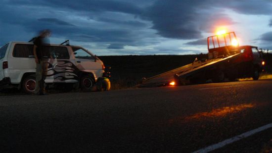Der Abschleppdienst ist abends noch ausgerueckt und ich hatte zwischenzeitlich bei Frank, dem Hostelbesitzer aus Seacliff, angerufen und abgeklaert, dass ich zurueckkommen werde. Schliesslich hatte ich weder Werkzeug noch Werkstatt und eine Reparatur waere viel zu teuer geworden.