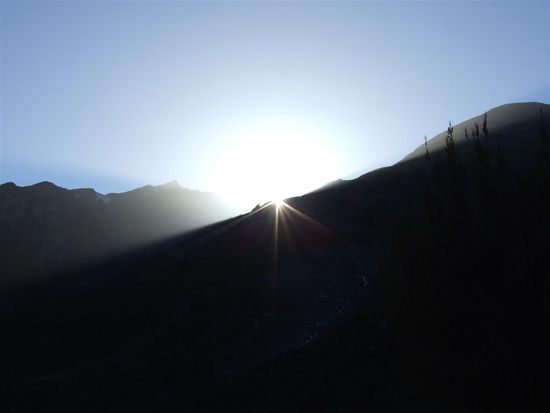 Abstecher von der Dart-Hut rauf zum Cascadesaddle.
Die Sonne reicht noch nicht bis ins Tal.