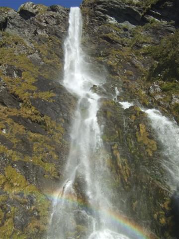 Das ist der Wasserfall.
Eine erfrischende Pause am Wegesrand!