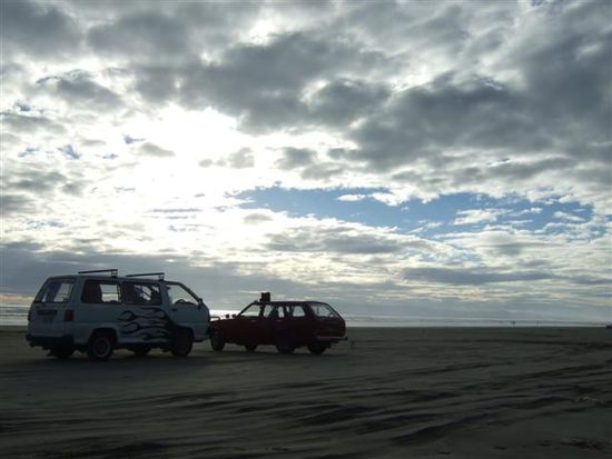 Wir haben viele Tage am Oreti Beach bei Invercargill verbracht! Der Strand dient bei Ebbe schon seid vielen Jahren auch als Rennpiste! Das haben wir natuerlich auch ausprobiert!