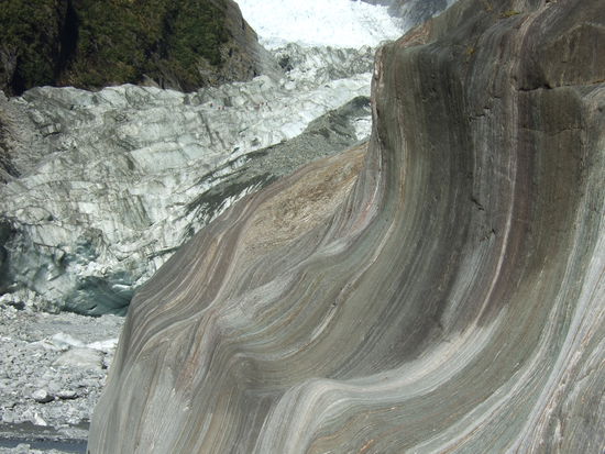 Ein Beweiss der langsamen, aber steten Urkraefte des Eises.