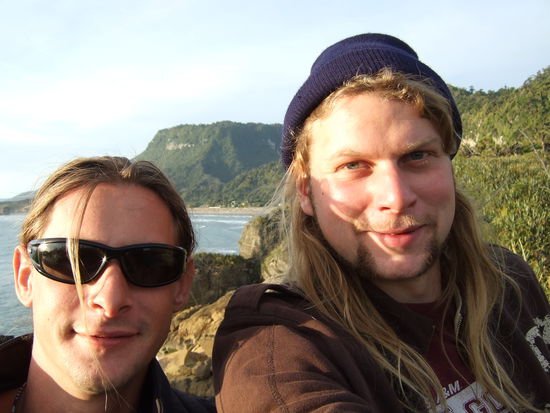 Jim und Tim in Punakaiki, bei den Pancake Rocks.
*Eigentlich schade, dass ich diesen Bart nicht mehr habe*