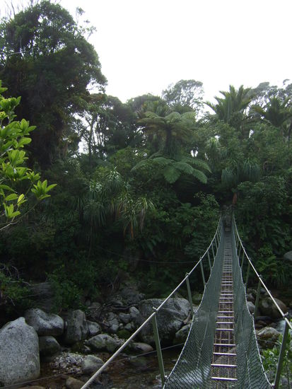 Eine der Haengebruecken auf dem Track!