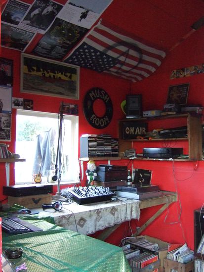 Die hosteleigene Radiostation.
Hier habe ich zum ersten Mal den Titel *Anna* der Beatles gehoert und ihn in Gedanken an meine kleine Schwester gespielt!