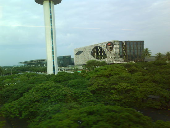 Flughafen Singapore vom Airtrain aus