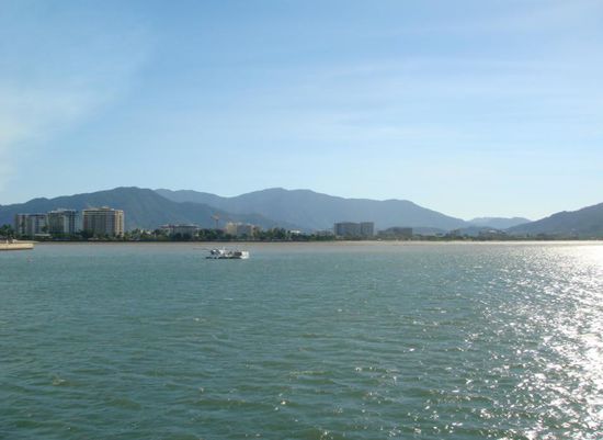 Cairns vom Boot aus gesehen