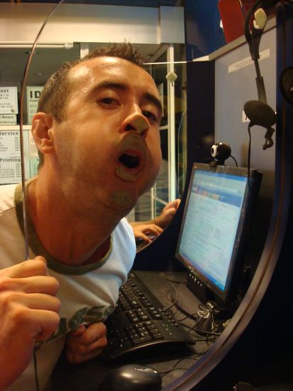 ... aufdringlicher Putzerfisch am Nachbar-PC, der auch Interesse an unserem Reisebericht zeigt.