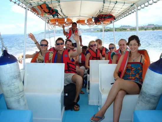 Deutschland, England, Schweden, Frankreich - von allem was dabei!
Die alte "Orang Utan Gruppe" aus dem Dschungelcamp jetzt ungebaendigt unterwegs.