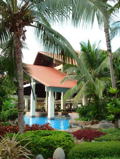 unser Gartenhaus mit Bar im Pool.