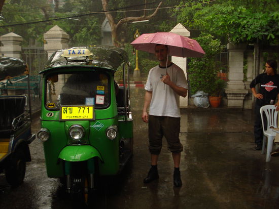 Mary Popins (Tuk Tuk mit Regendevice)