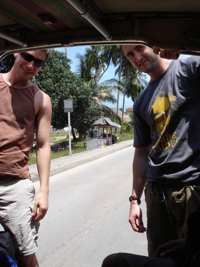 Hinten auf den Stehplaetzen - Nase im Wind