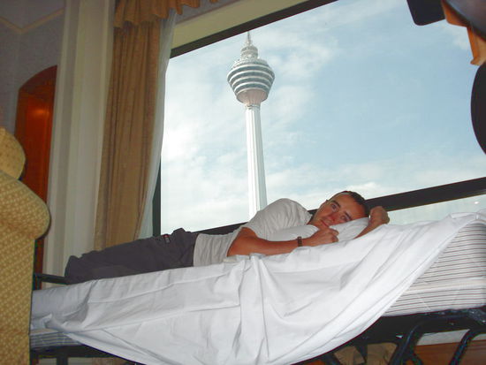 Rungiii im 2. Schlafbereich - fuer den entsprechenden Ausblick in schlaflosen Naechten war gesorgt.  KL Fernsehturm