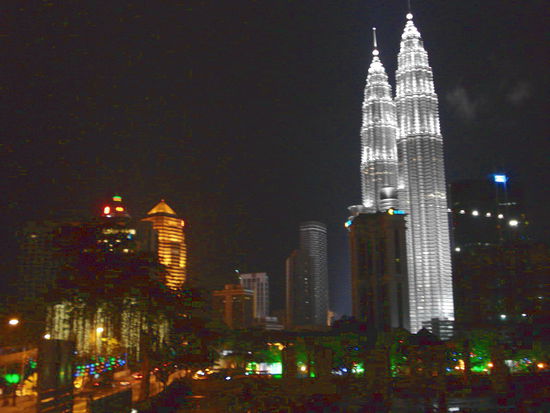 Petronas Towers bei Nacht