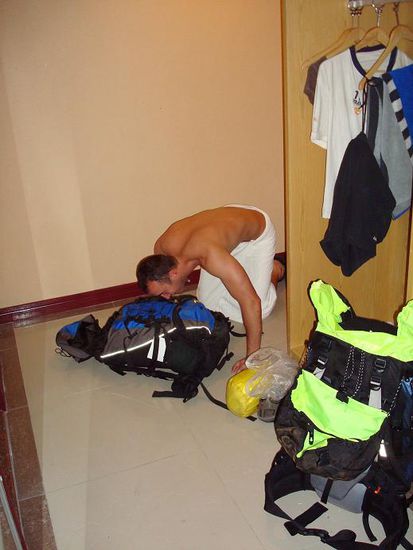 Geruchsprobe: Urin - POSITIV!
Derzeitiger Status Rucksaecke: gewaschen und zum Teil neu gekauft.