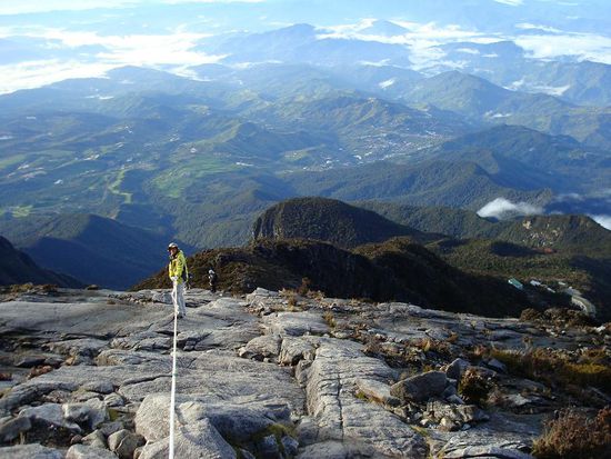 Abstieg von ueber den Wolken...