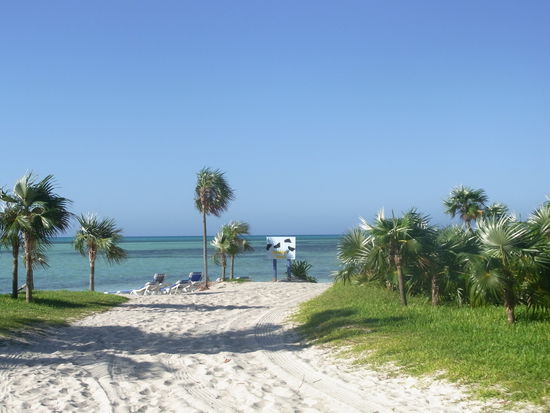 Weg zum Barefoot Beach