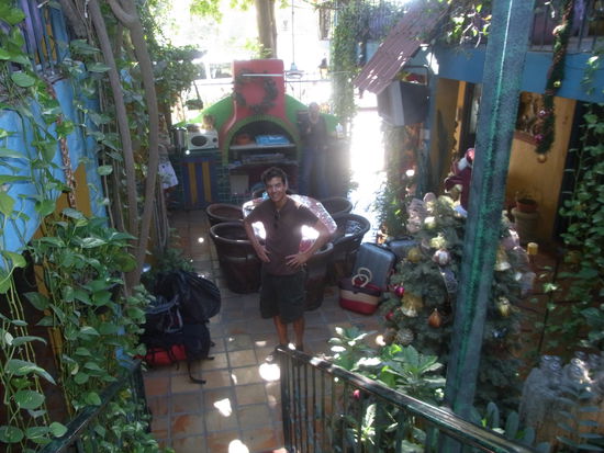 Blick vom 1. Stock auf die Gemeinschaftskueche mit Essbereich