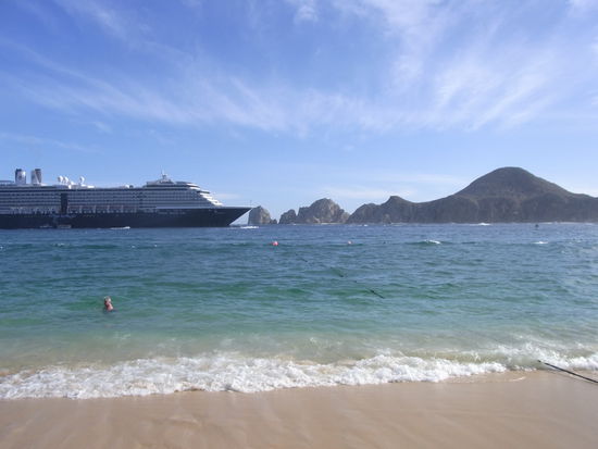 Blick auf Land´s End vom Medano Beach (mal wieder mit Kreuzfahrtschiff  )