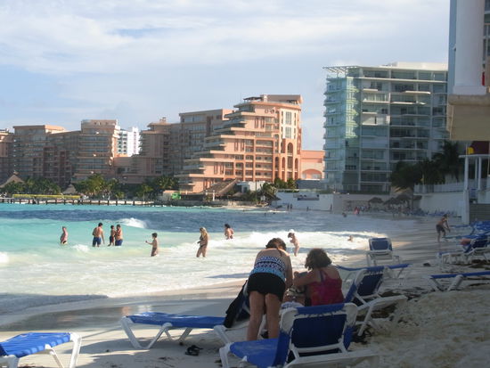 Zona Hotelera- mit weggespueltem Strand