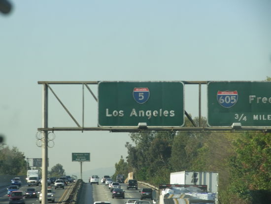 Auf der Interstate 5 mit dem Bus in Richtung L.A.