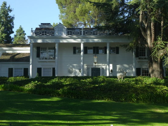 Das berühmte Haus aus der Serie "Der Prinz von Bel Air" mit dem noch jungen Will Smith...das Haus steht wirklich der Stadt Bel Air