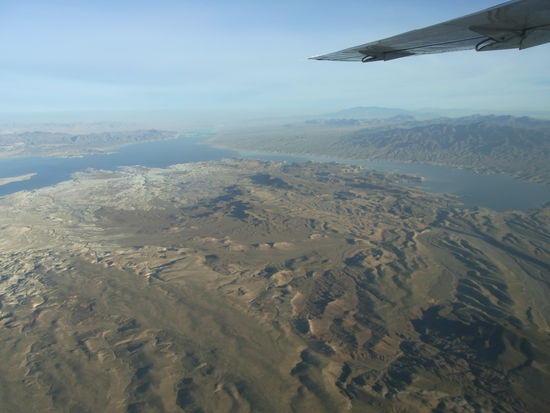 Exzellenter Blick auf den größten von Menschen gemachten See der Welt: Lake Med