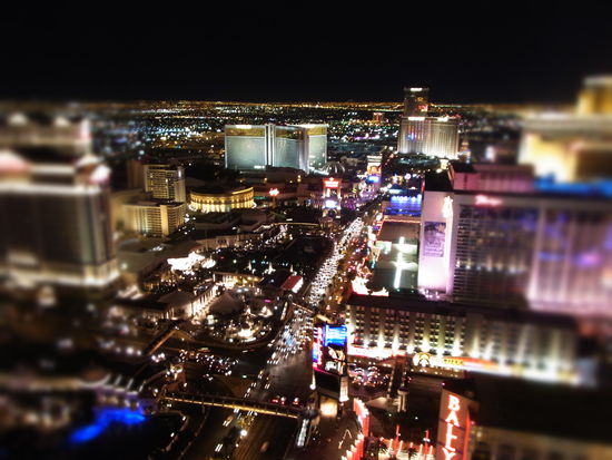 Blick Richtung Norden auf das Kolloseum und dahinter liegende Mirage