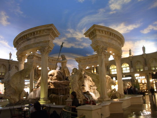 Brunnen in den Forum Shops, die dem Caesar's Palance zugeordnet sind...ach ja, wir befinden uns in einer Indoor-Shopping Mall und nicht in Rom....die Decke wurde bemalt