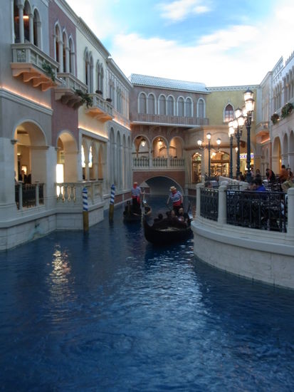 Mitten in Venedig - nein.....der Canale Grande des Hotels "Venetian".. sogar für das Gondeln muss man einen stattlichen Preis zahlen....