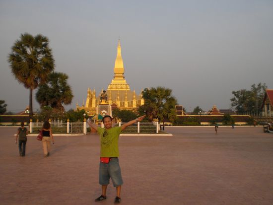 Schoen...That Luang...war leider schon geschlossen