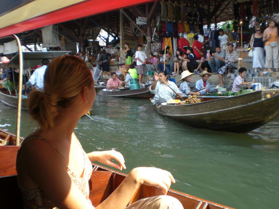 "Floating-abzock-market"