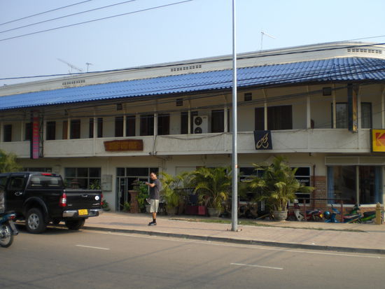 unser hotel, zimmer in den innenhof
zu den gurrenden Tauben...gruuu gruuu