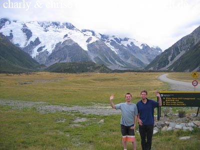 Irgendwo in den Wolken hinter uns ist er... der Mount Cook.