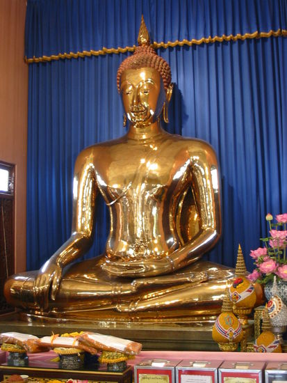 und ein goldener Buddha