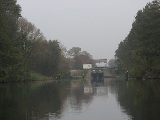 Die erste von vielen vielen Schleusen....