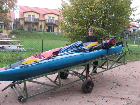 Hier waren wir richtig die letzte Hürde, der schwere Bootswagen, haben wir dann auch noch mit links genommen!