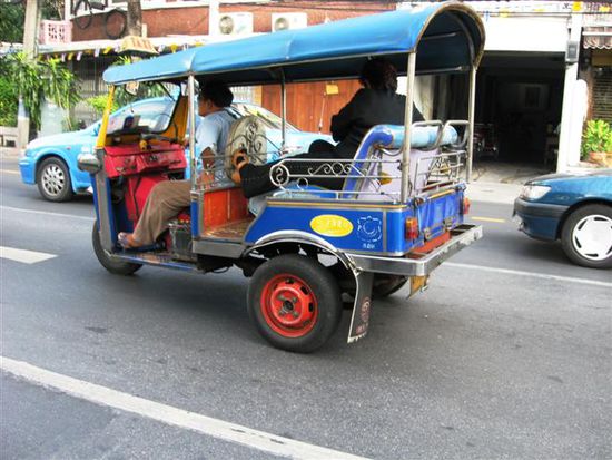 TukTuk (das sind die "Taxis", die einen dort hinbringen, wo man nicht hin will...)