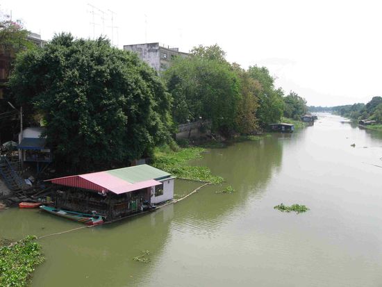 Ausblick auf den Fluss Lopburi