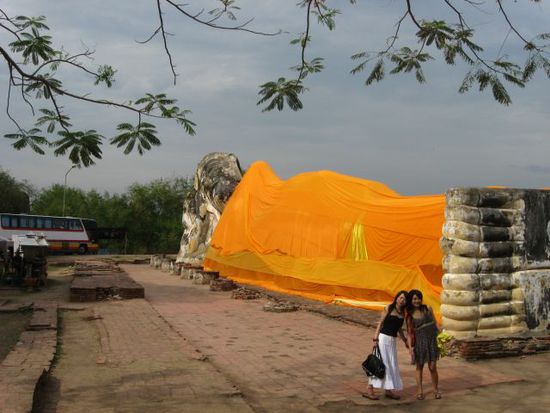 Wat ? - liegender alter Buddha