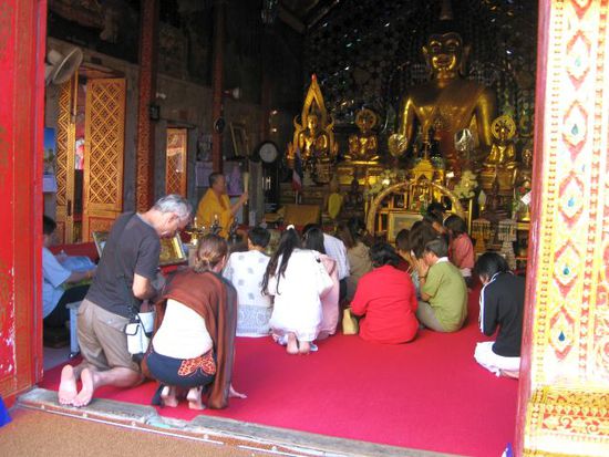 Andacht im Tempel