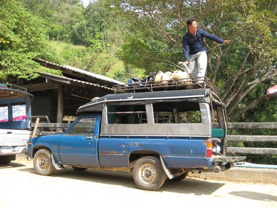 unser Fahrer mit Jeep