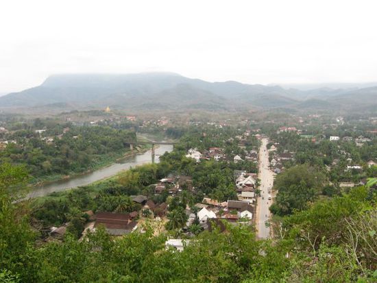Blick auf Luang Prabang (links Nam Khan River)