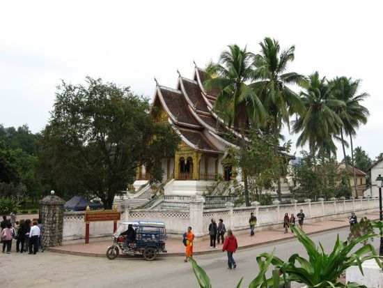 Tempel in Naehe von Royal Palace