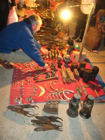 hier wuerde wohl mancher Antiquitaetensammler fuendig - ob der Zoll damit Freude haette?