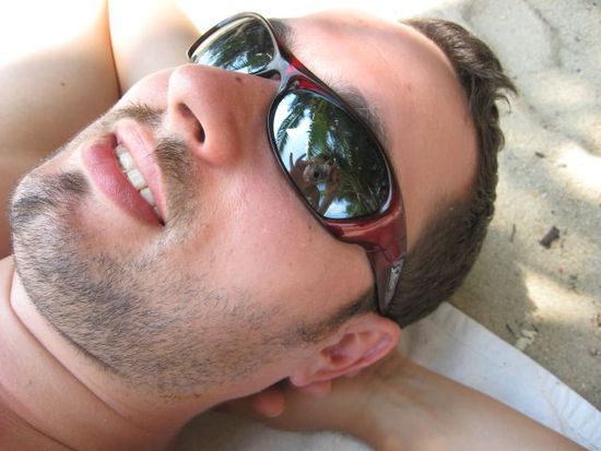 und ab zum Strand (es gibt uebrigens in Thailand keine Rasurpflicht )